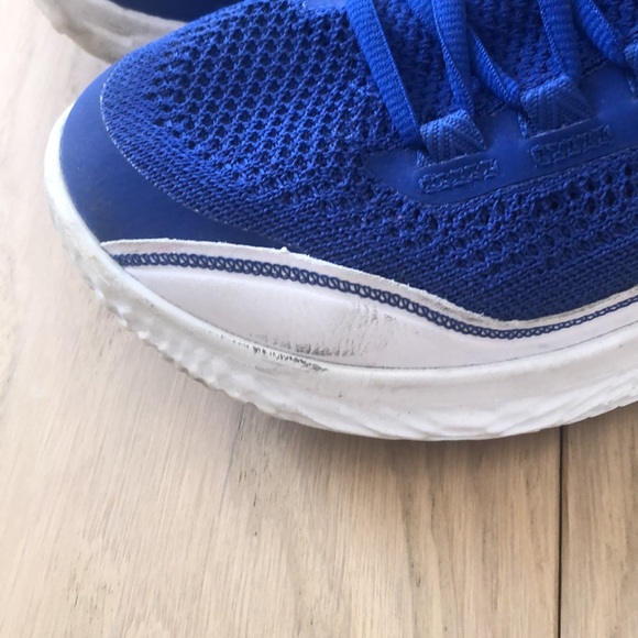 Curry Flow 8, size Y7 - Picture 6 of 10